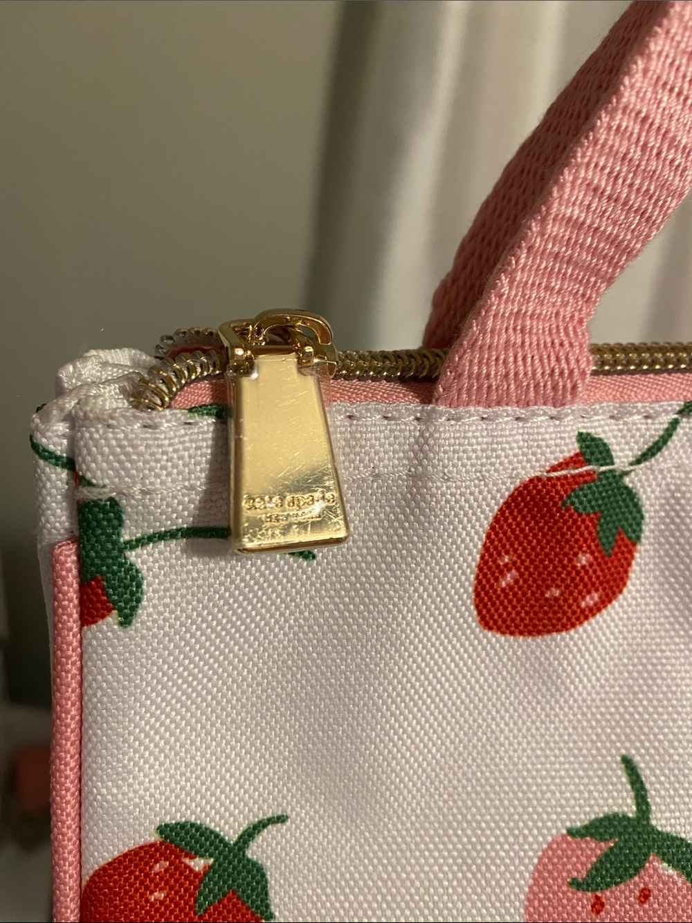 KATE SPADE NEW YORK Strawberry Lunch Bag, NWT - Picture 3 of 5